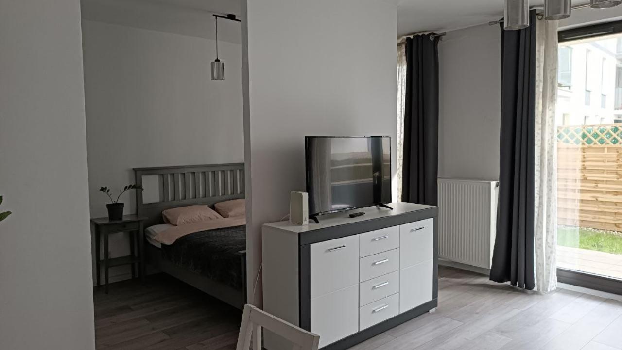 Apartment Z Ogrodkiem Na Warszawskiej Woli Varšava Exteriér fotografie