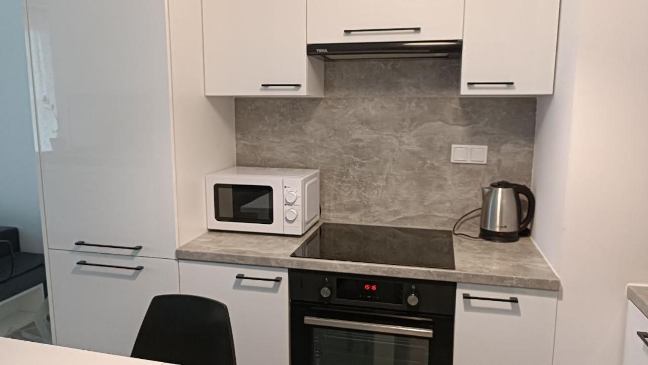 Apartment Z Ogrodkiem Na Warszawskiej Woli Varšava Exteriér fotografie